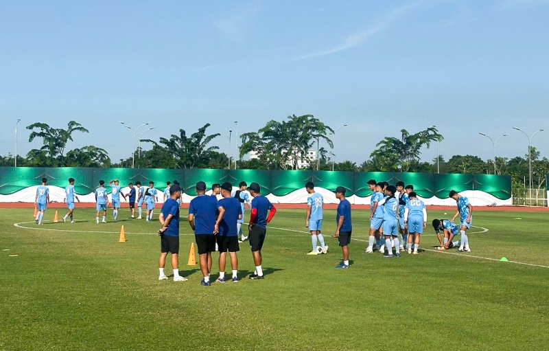 Các cầu thủ thích nghi khá tốt với thời tiết tại Indonesia. Ảnh: VFF