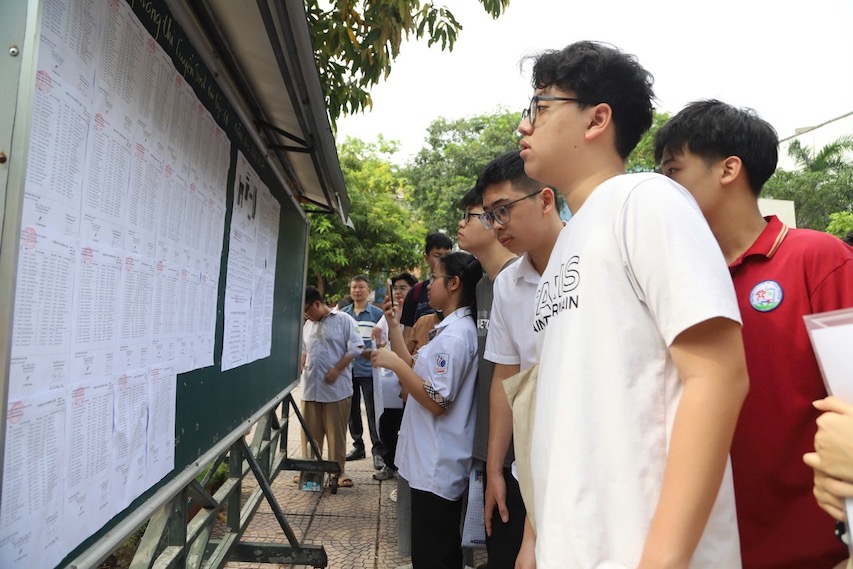 Đề thi chính thức môn Ngữ văn, đáp án tham khảo sẽ được Lao Động cập nhật ngay sau khi kết thúc giờ làm bài thi. Ảnh: Tường Vân  