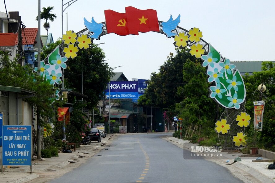 La commune de Hạ Hòa investit massivement dans la rénovation et l'amélioration des infrastructures techniques de la zone centrale de la commune. Photo: Tô Công