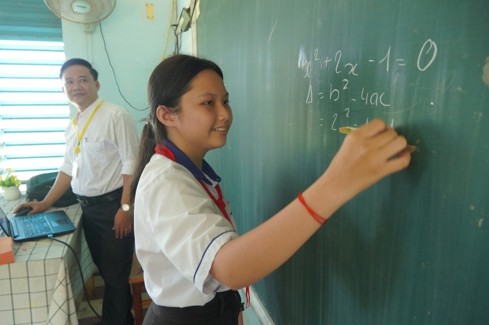 Em Đỗ Hoàng Ngân (học sinh lớp 9A3). Ảnh: Tạ Quang