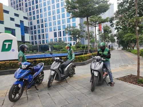Nhiều tài xế xe ôm công nghệ ở Hà Nội chuyển sang xe điện để tăng thu nhập. Ảnh: Minh Hạnh