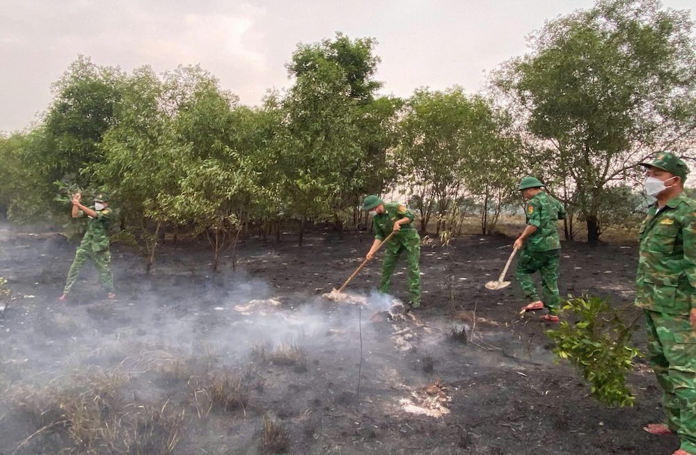 Quang Tri Border Guard extinguishes 2 forest fires, rescues drowning tourists. Photo: Quang Tri Border Guard