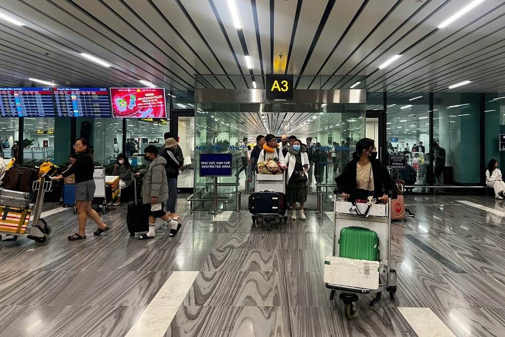 Tan Son Nhat airport is expected to serve nearly 137,000 passengers on the last day of the holiday. Photo: Anh Tu