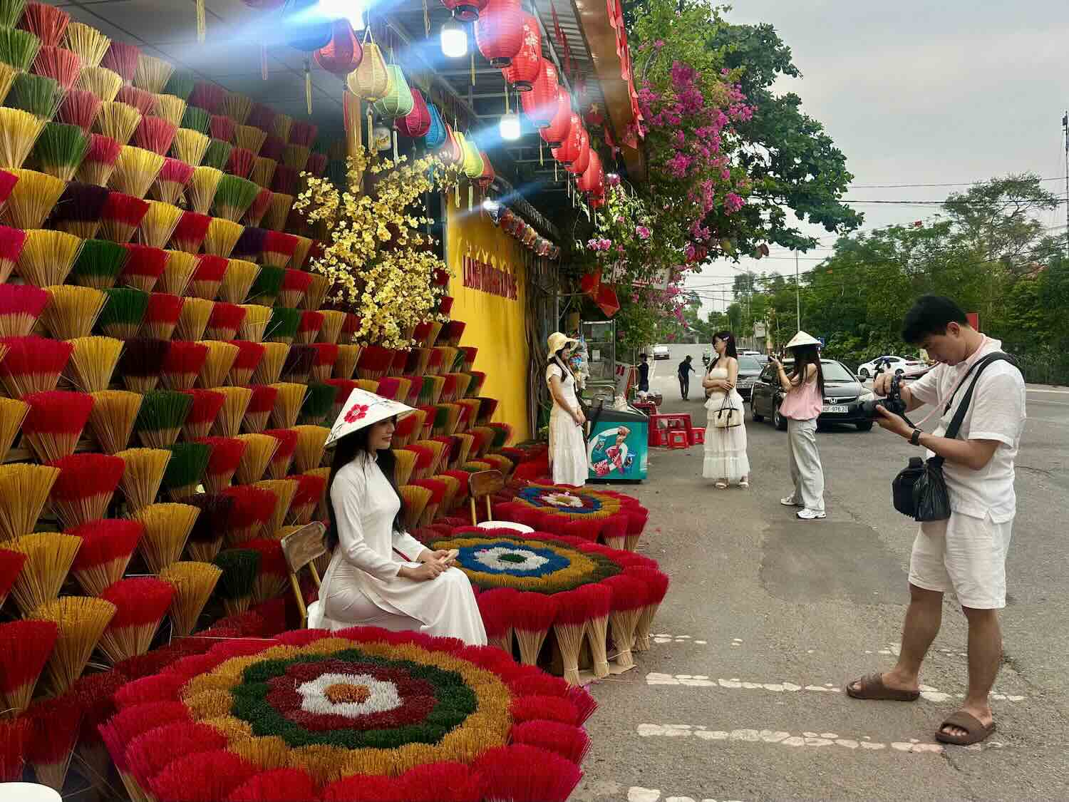 People and tourists check-in at Thuy Xuan incense village. Photo: Ngo Hien.