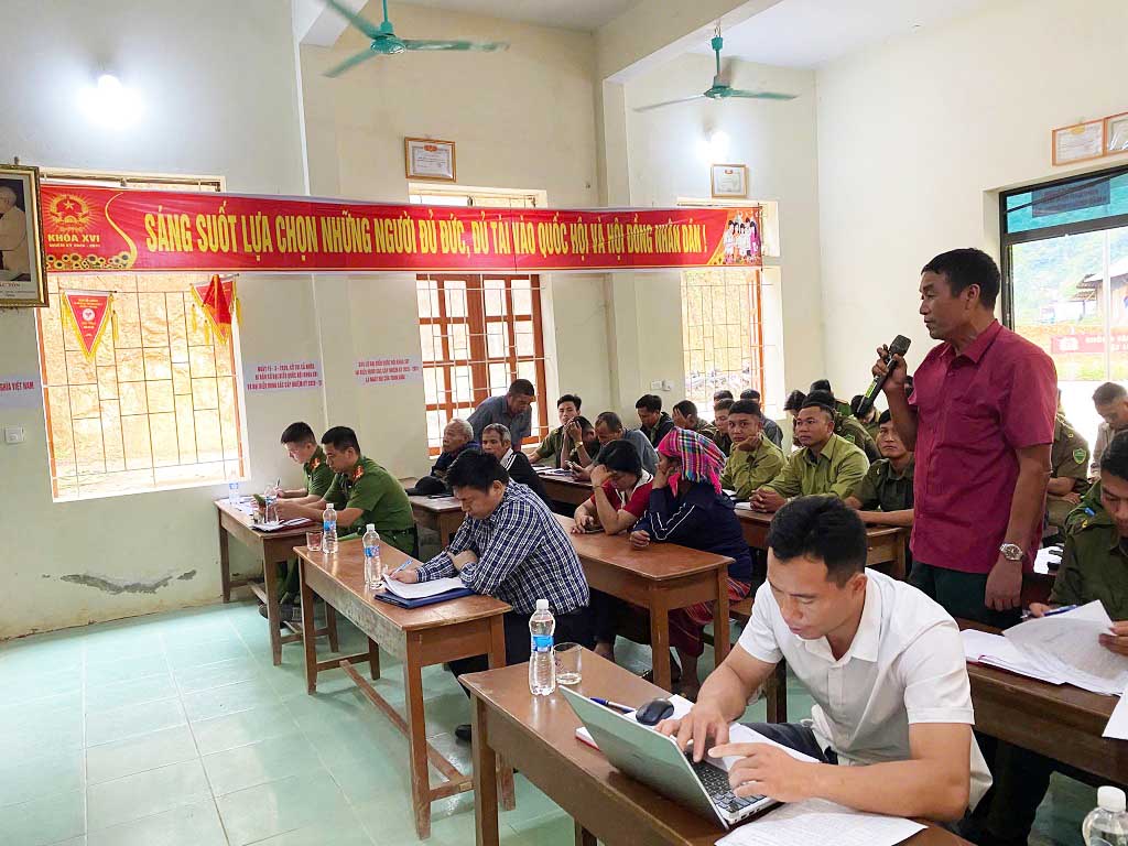 Bac Ly Commune Police organize a forum, directly dialogue with people in border areas. Photo: Ngoc Anh