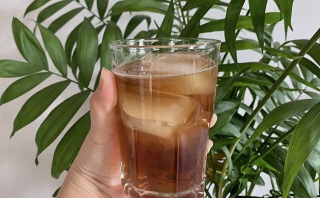 The habit of drinking dark carbonated soft drinks every day can silently harm the kidneys. Photo: Thanh Thanh