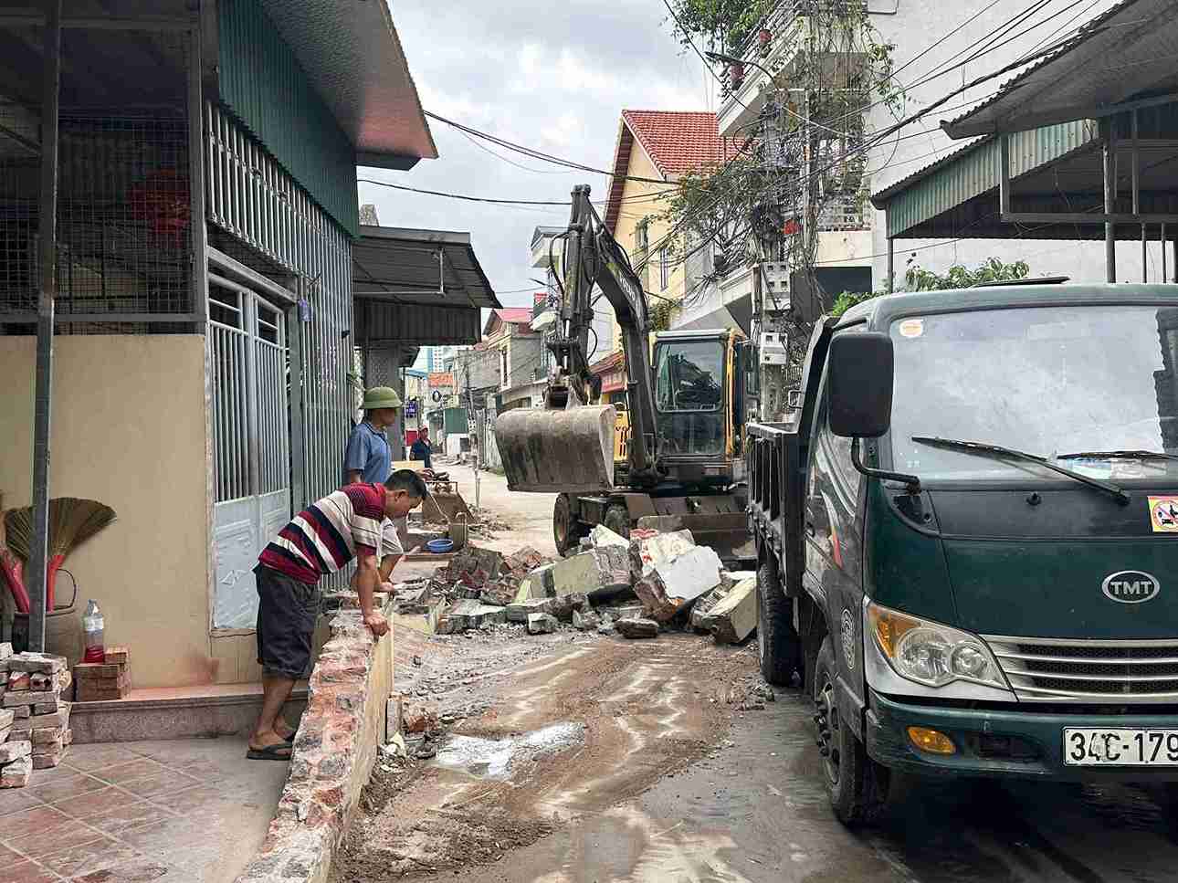 Người dân Cẩm Khê A đồng thuận hiến đất mở rộng tuyến đường trục chính
