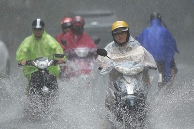 Prolonged heavy rain can cause flooding, affecting daily life and health. Photo: Tung Giang
