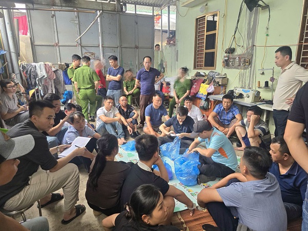Phòng cảnh sát hình sự, Công an tỉnh Phú Thọ bắt giữ các đối tượng đánh bạc bằng hình thức xóc đĩa tại đám cưới. Ảnh: Công an tỉnh Phú Thọ