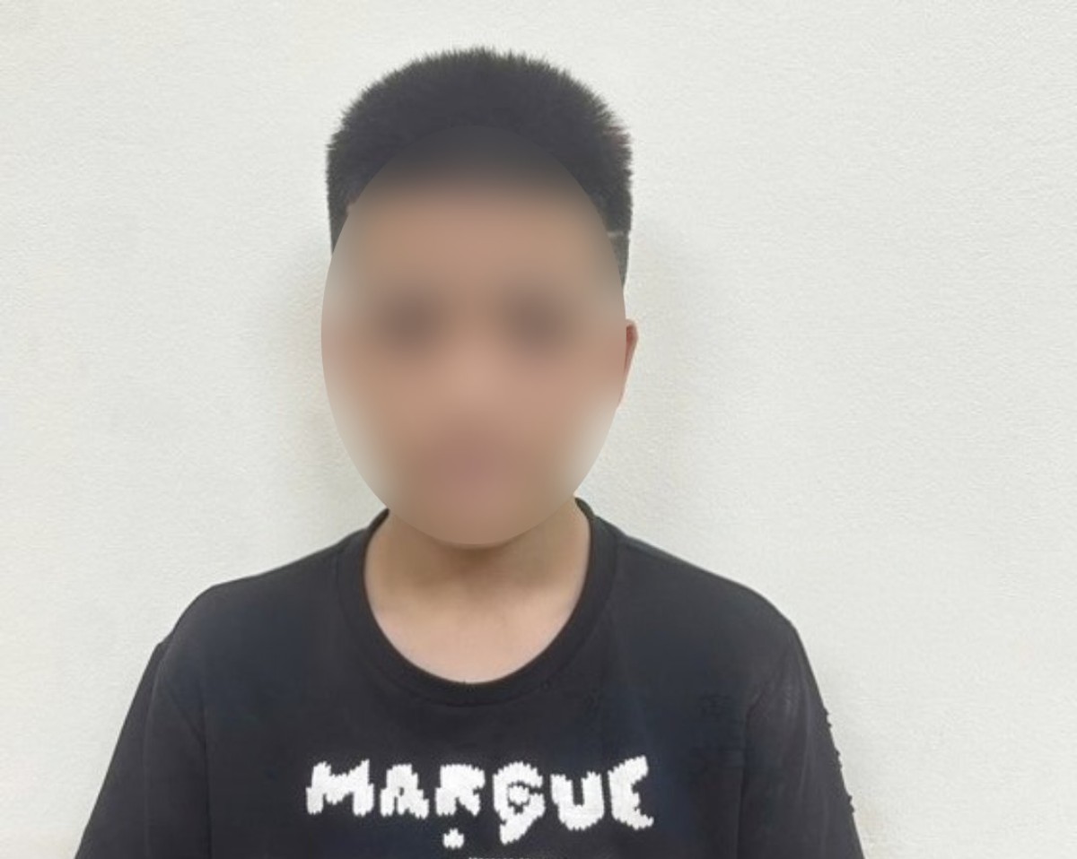 Công an phường Đông A, tỉnh Ninh Bình bắt giữ đối tượng về hành vi cướp giật tài sản. Ảnh: Công an Ninh Bình