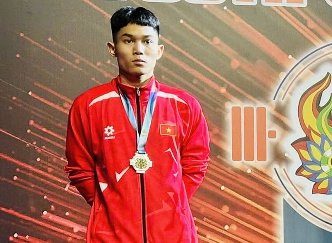 Weightlifter K'Duong won a bronze medal at the tournament he is competing in in Egypt. Photo: Hoai Viet