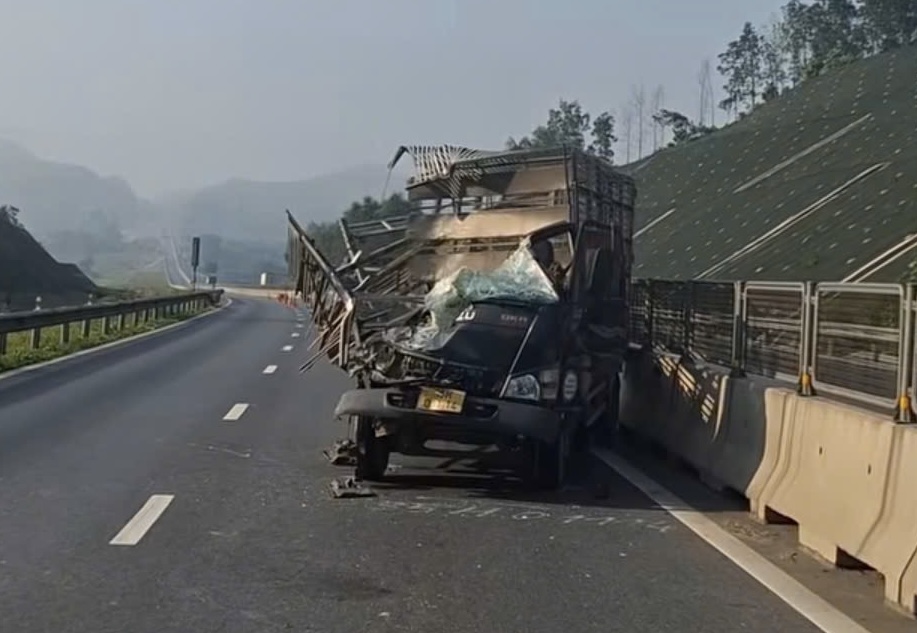 The traffic accident on the highway killed 1 person. Photo: Hai Van