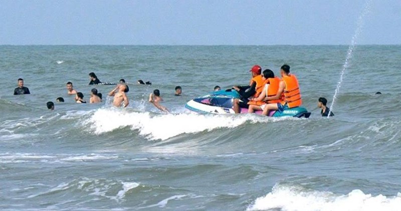 Xử lý nhiều mô tô nước hoạt động trái phép tại biển Sầm Sơn