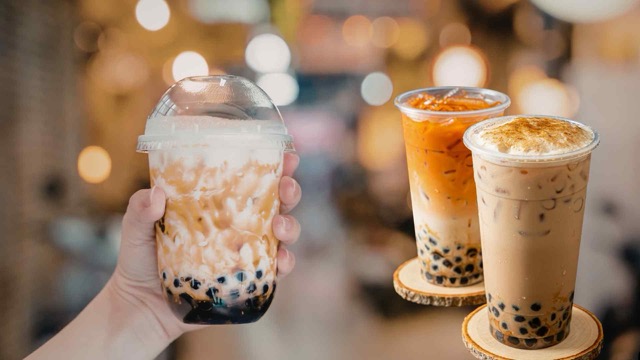 Should reduce the frequency of drinking milk tea, should not use it daily to protect health. Graphic photo: Huong Son