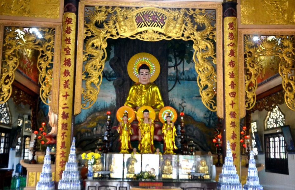 Chánh điện chùa Hòa Long. Ảnh: Thanh Mai
