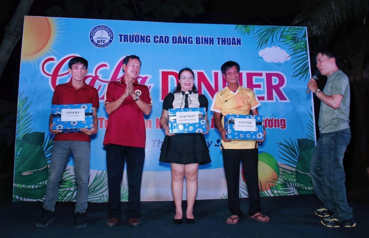 Đêm Gala Dinner với nhiều tiết mục đặc sắc, tăng gắn kết đoàn viên. Ảnh: Phạm Duy 