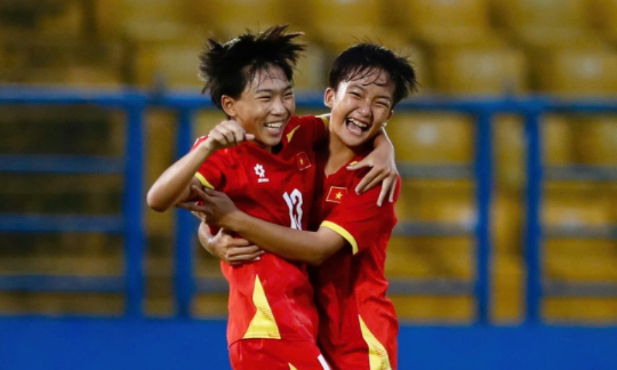 Vietnam U17 women's team meets China U17 women's team in the 2nd match of the AFC U17 Women's Championship. Photo: VFF