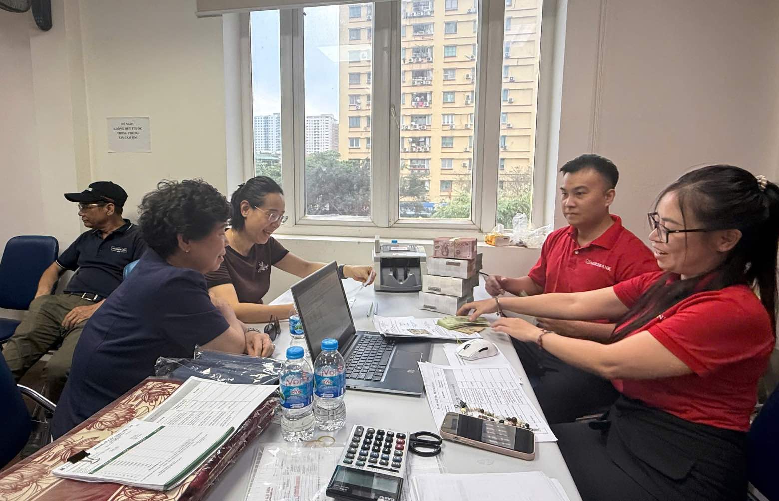 Phường Thanh Xuân chi trả bồi thường dự án Vành đai 2,5. Ảnh: Khánh An
