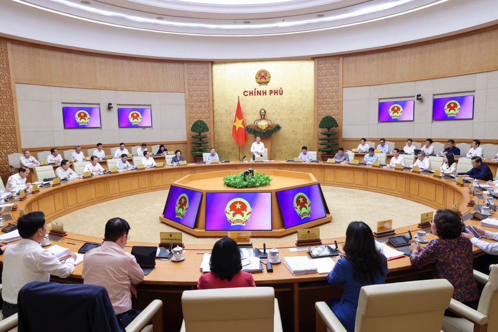 Thủ tướng Chính phủ Lê Minh Hưng chủ trì phiên họp thường kỳ đầu tiên của Chính phủ khóa XVI. Ảnh: VGP