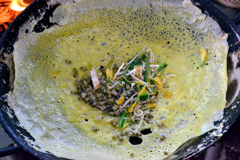 Bánh xèo ở đây thuần chay. Ảnh: Thanh Mai