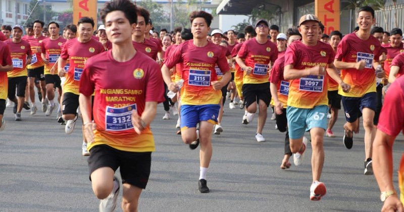 Công nhân Samho (An Giang) chạy marathon, khởi động Tháng Công nhân