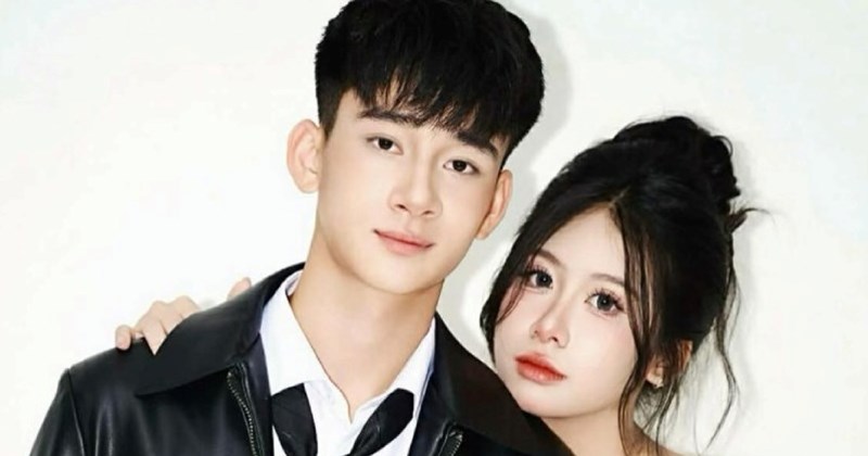 Khoảnh khắc tình cảm của tiền đạo U17 Việt Nam "gây sốt
