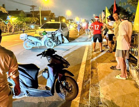 Scene of the collision that killed one person and seriously injured two others. Photo: Nguyen Hoang