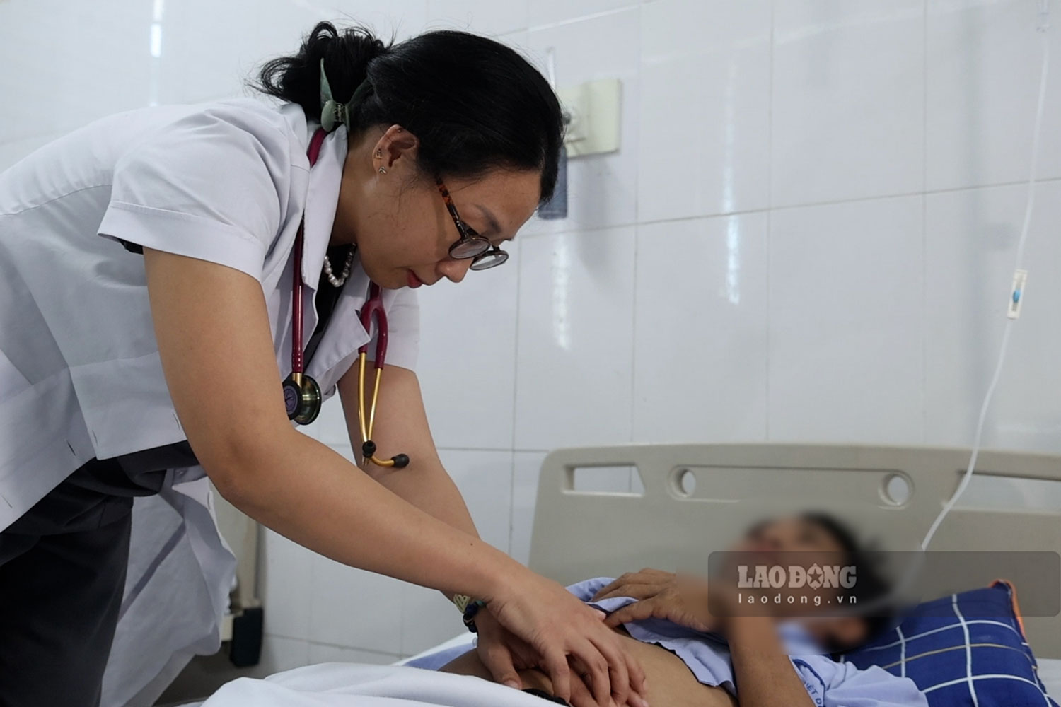 4 unsuccessful alcohol withdrawals, patient hospitalized due to severe cirrhosis, vomiting blood