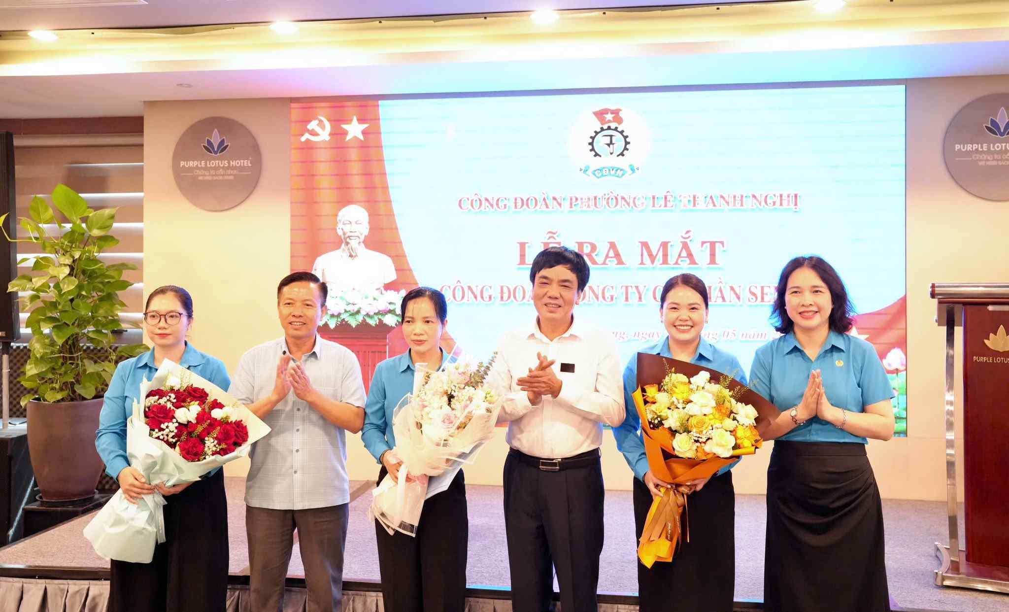 The grassroots trade union of Sen Tim Joint Stock Company officially went into operation. Photo: Le Thanh Nghi Ward