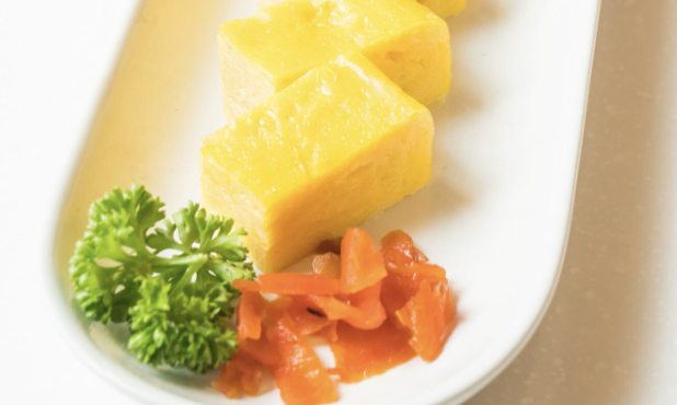 Korean-style egg rolls will be an attractive choice for a weekend meal. Photo: Thuy Duong