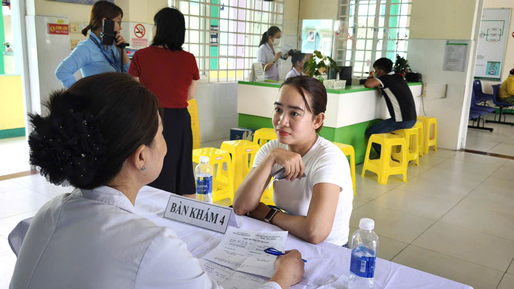 Chương trình “Lá phổi xanh” năm nay là sự chuyển dịch trong tư duy hoạt động của Ban Chấp hành Công đoàn phường Hòa Khánh, từ việc “phục vụ những gì tổ chức có” sang “phục vụ thiết thực theo nhu cầu của đoàn viên“. Ảnh: Tường Minh