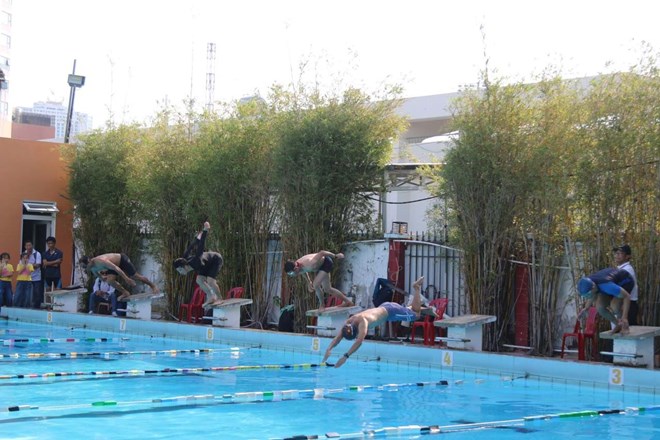 This summer, local students can participate in free swimming classes organized by Khanh Hoa Police. Photo: Phuong Linh