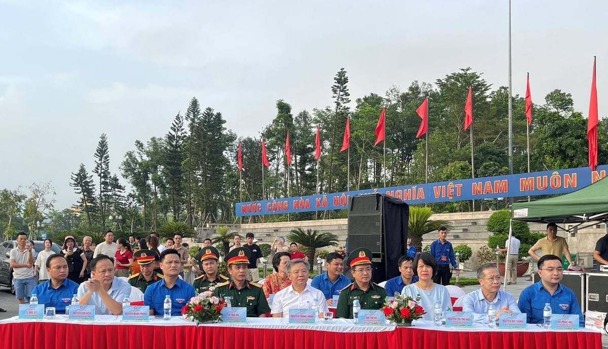 Delegates attending the launching ceremony of "Military Summer Camp" in 2026. Photo: Ngoc Anh