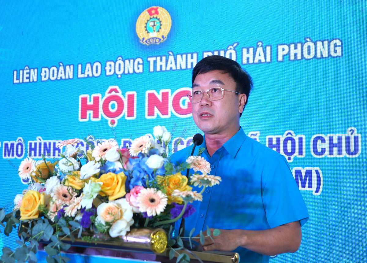 Phó Chủ tịch Thường trực LĐLĐ TP Hải Phòng phát biểu tại buổi lễ. Ảnh: Mai Dung