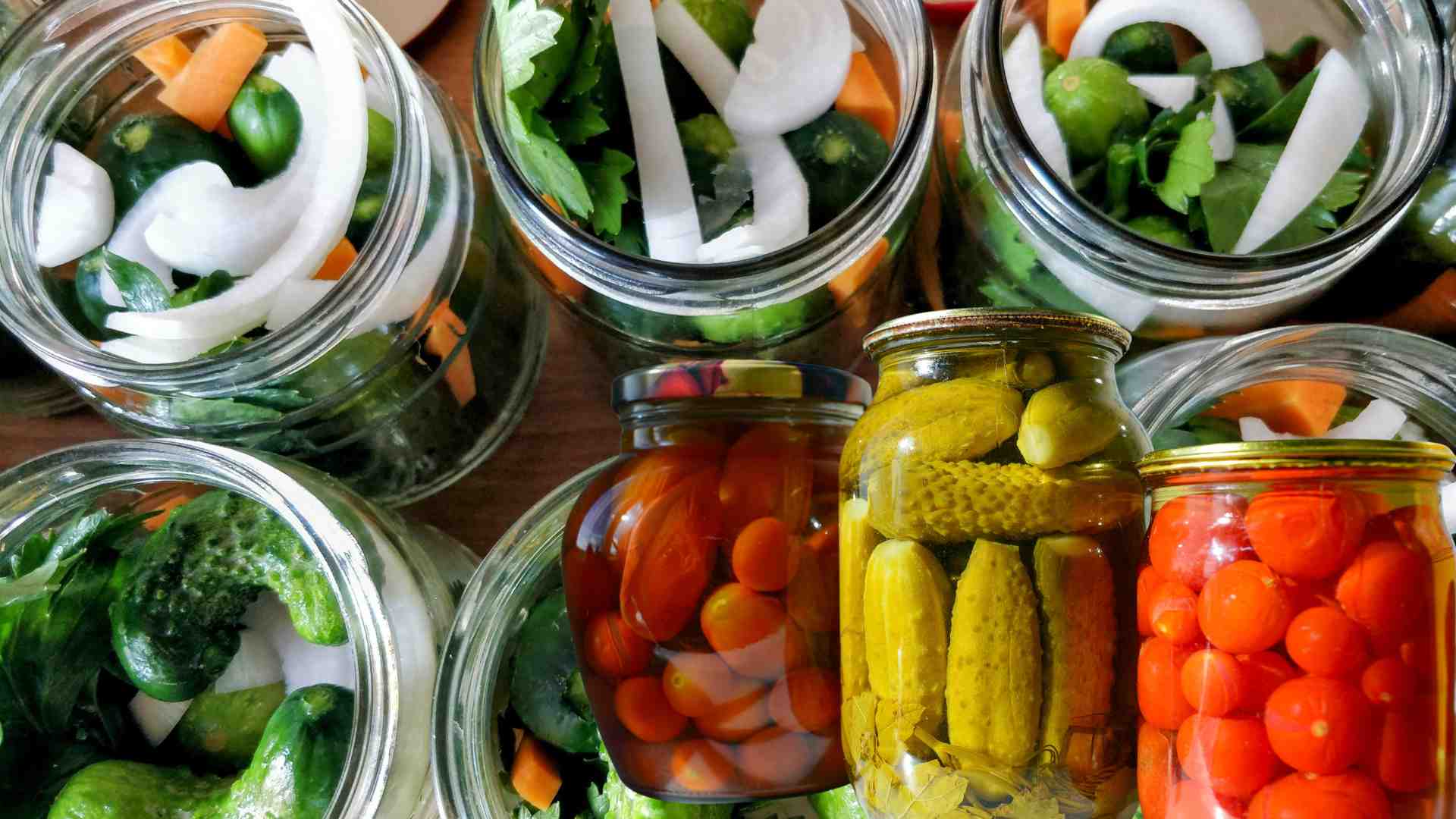 Sour pickled dishes, if eaten properly, will limit the effect on kidney function. Graphic photo: Huong Son