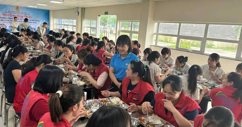 Bữa ăn công đoàn gắn kết công nhân
