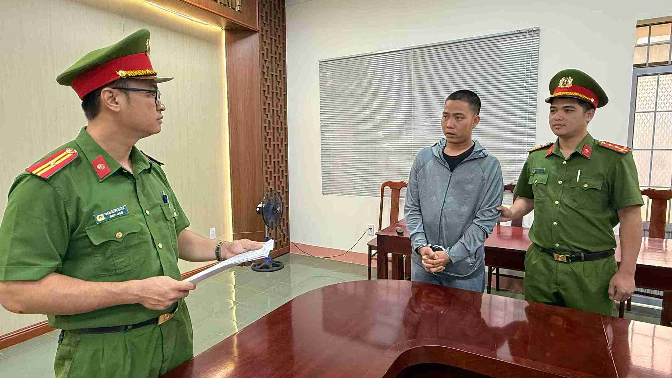 Cơ quan chức năng khởi tố bị can và ra lệnh bắt tạm giam đối với tài xế xe tải Đỗ Đình Chánh. Ảnh: Bảo Trung