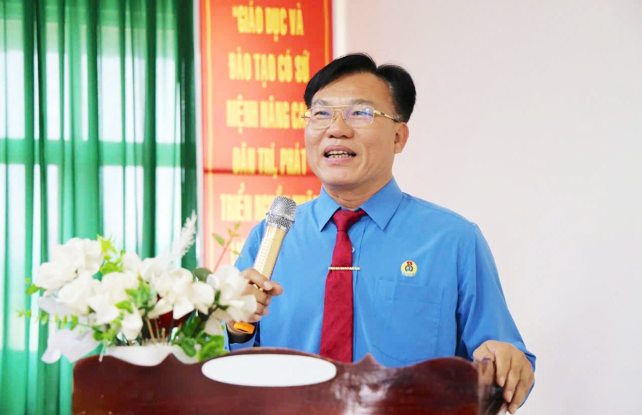 Ông Đoàn Văn Sự, Phó Chủ tịch Liên đoàn Lao động tỉnh Lâm Đồng phát biểu chỉ đạo