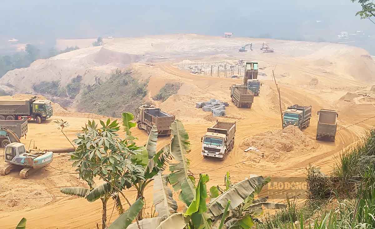 Mặt bằng các khu tái định cư phục vụ di dân khẩn cấp tại xã vùng cao Pà Vầy Sủ đang hình thành sau một thời gian thi công. Ảnh: Việt Bắc.