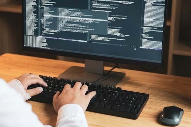AI is becoming an indispensable tool for programmers, but increased productivity does not necessarily mean better quality. Photo: Cat Tien