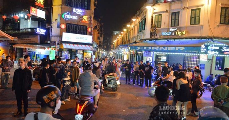 Du lịch đêm níu chân du khách