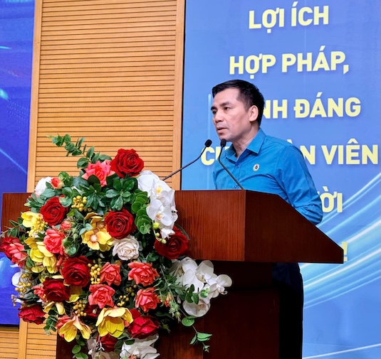 Ông Lê Đình Hùng – Phó Chủ tịch Thường trực LĐLĐ Thành phố Hà Nội phát biểu tại Hội nghị. Ảnh: Ngọc Ánh