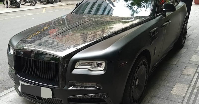 Rolls-Royce Dawn độ Mansory nổi bật với diện mạo đen nhám