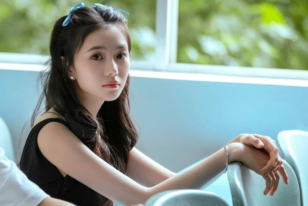 Lưu Hạo Tồn ra mắt với danh xưng “Mưu nữ lang” - chỉ những nữ diễn viên đóng chính trong phim của Trương Nghệ Mưu, được ông nâng đỡ. Ảnh Xinhua