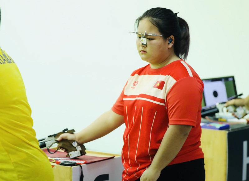La tiradora Nguyễn Thùy Trang compitió en la final femenina de pistola de aire comprimido de 10 metros pero no ganó una medalla. Foto: Bùi Lượng