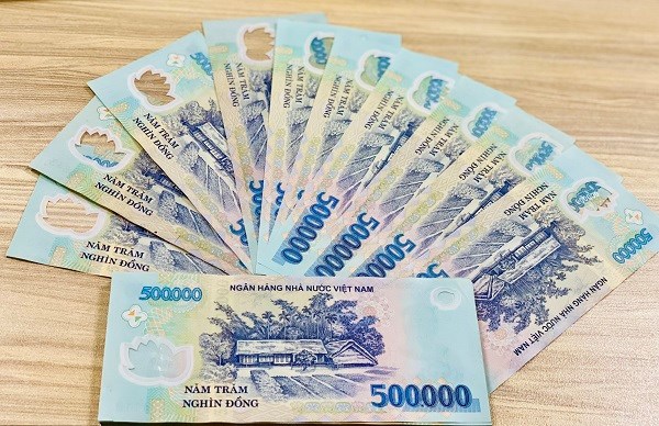 From July 1, 2026, salaries and allowances for non-specialized workers in villages and residential groups such as village heads will be calculated based on the allowance fund contracted by the state budget for each village and residential group. Photo: Xuyen Dong