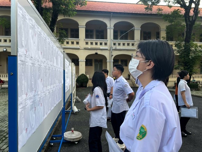 Notes in 10th grade enrollment in Ho Chi Minh City. Photo: Chan Phuc