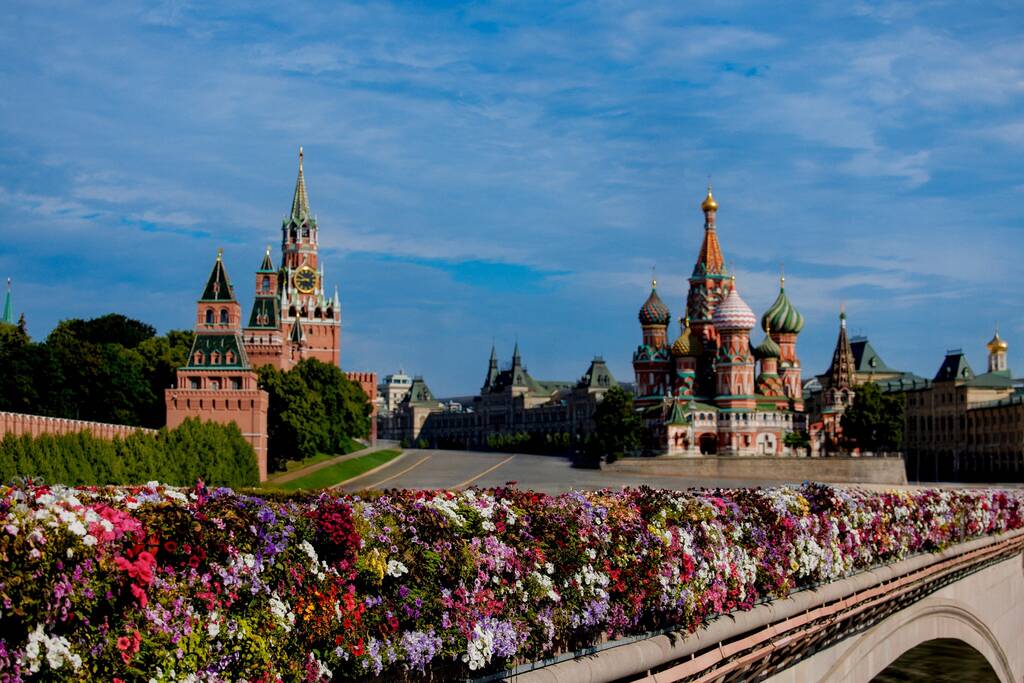 Red Square and St. Basil's Cathedral are famous historical symbols, attracting many tourists when coming to Moscow. Photo: Thanh Son