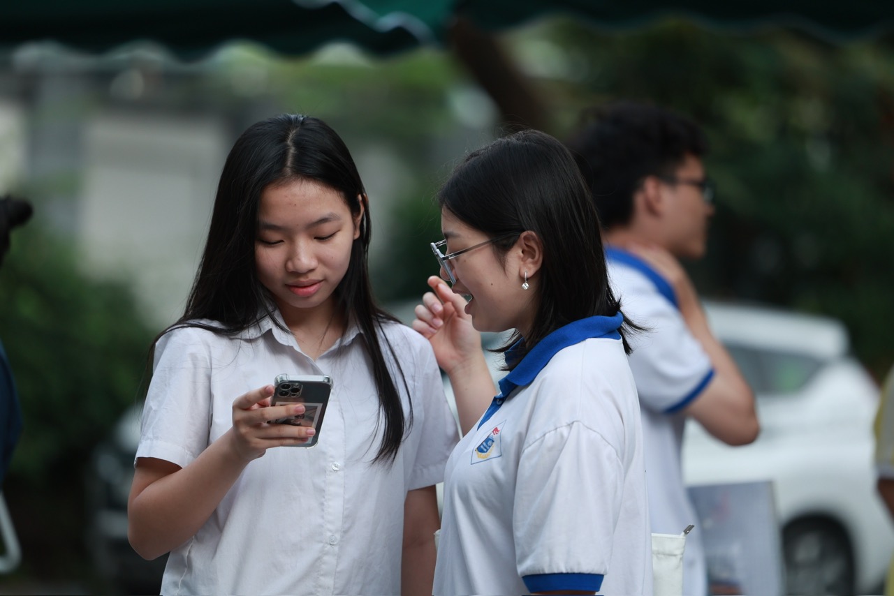Exam questions and reference answers for subjects in the 10th grade entrance exam in Hanoi in 2026 are updated most quickly by Lao Dong. Photo: Hai Nguyen