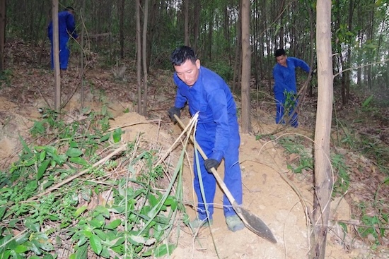 The search and repatriation team of martyrs' remains of Division 968 discovered martyrs' remains in Chom Chom hill, Hieu Giang commune, Quang Tri province. Photo: Thanh Hai
